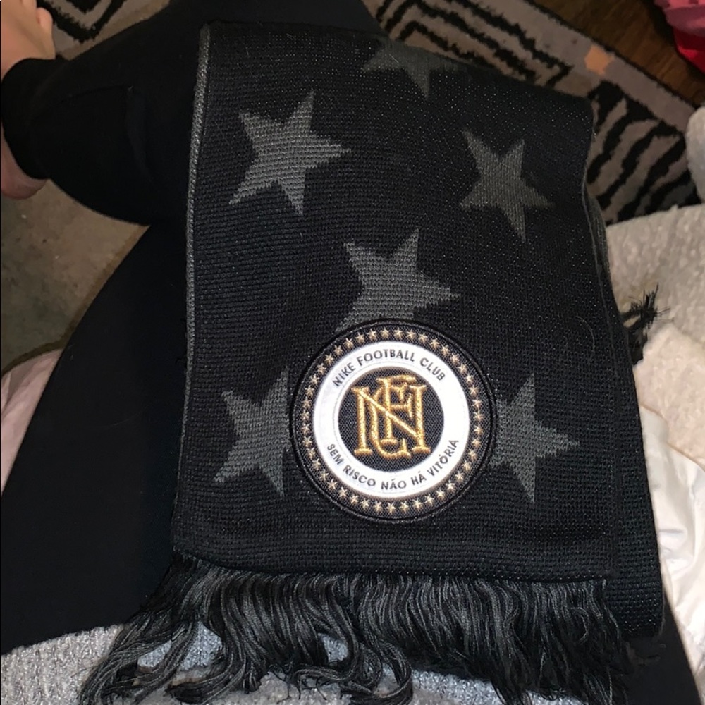 Limited edition Nike football club scarf